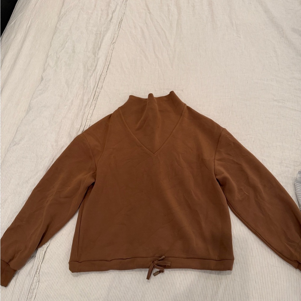 Varley Rust Brown V-Neck Turtleneck Pullover